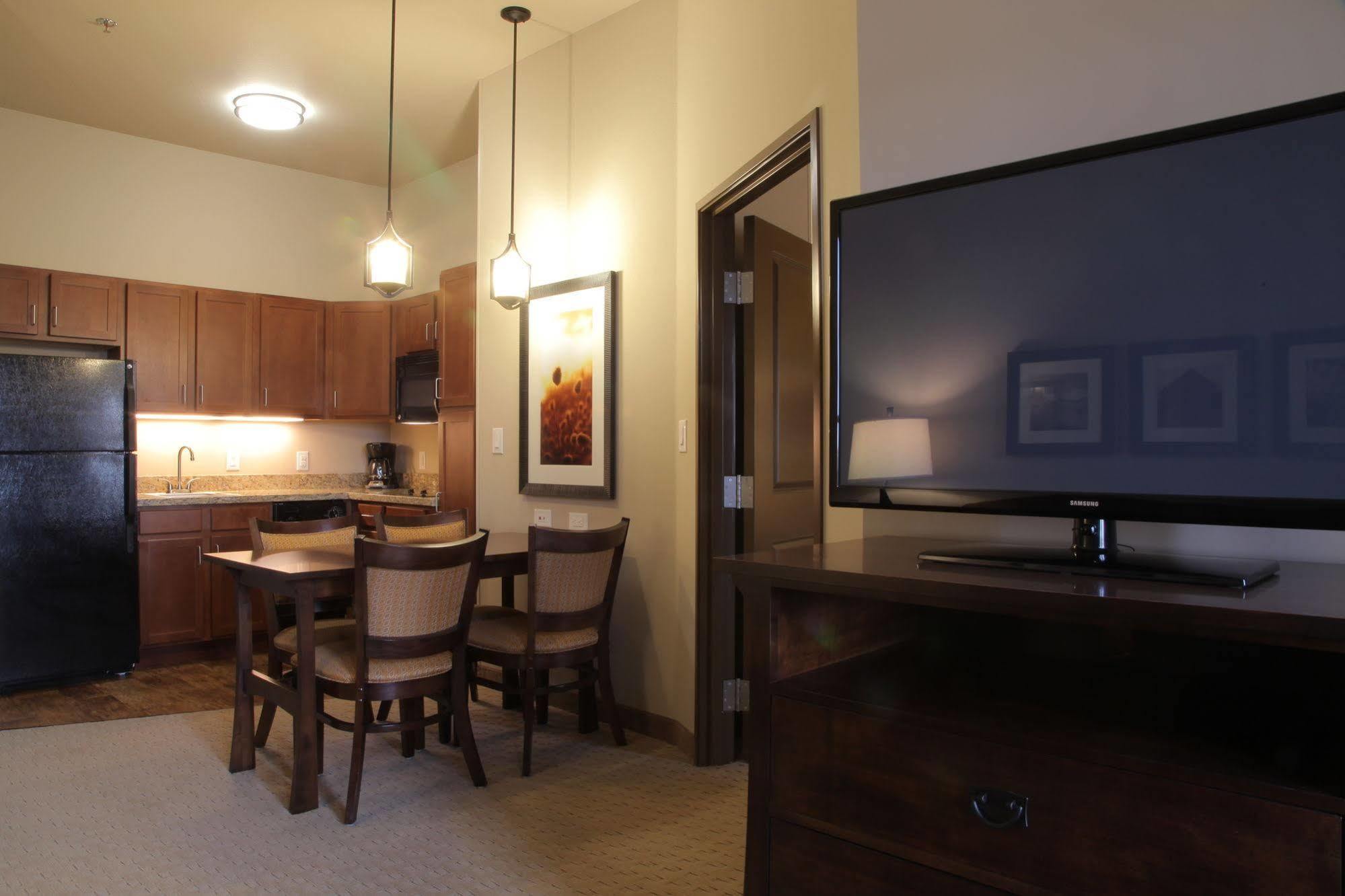 Teddy'S Residential Suites Watford City Zewnętrze zdjęcie