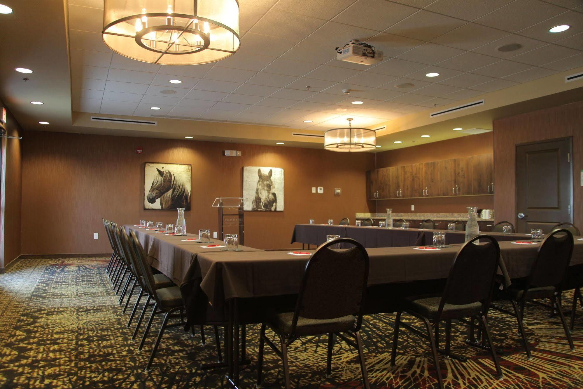 Teddy'S Residential Suites Watford City Zewnętrze zdjęcie